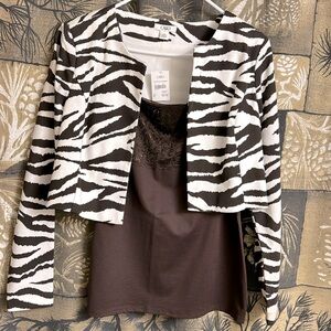 BROWN AND WHITE  NEVER WORN. 72%POLYEASTER,23%RAYON,5%SPANDEX LINING.